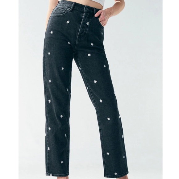 PacSun Denim - Daisy print mom jeans!